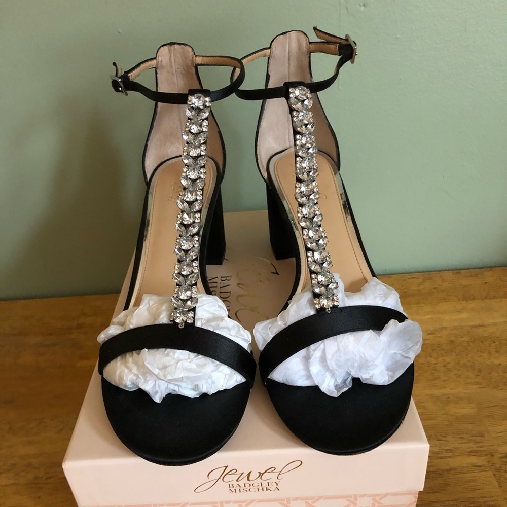 Jewel by Badly Mischka Lindsey Black Satin Size 11